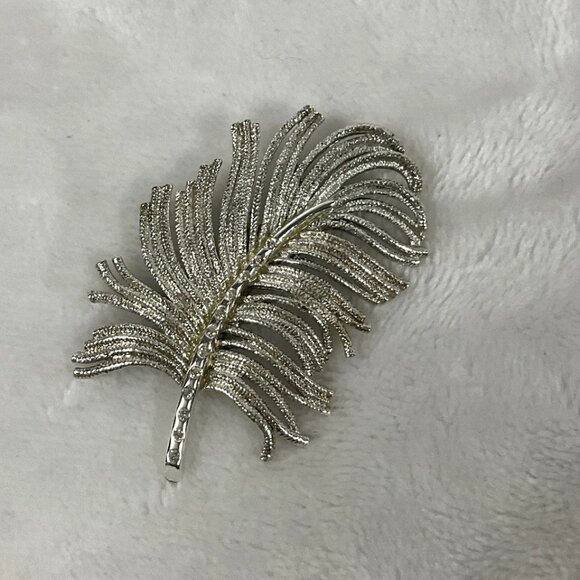 vintage MONET Silvertone FEATHER leaf spruce needle PIN‎ BROOCH Signed - Picture 1 of 6
